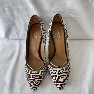Aquazzura Amelie calf hair animal print pointy pump with gold chain 39 1/2